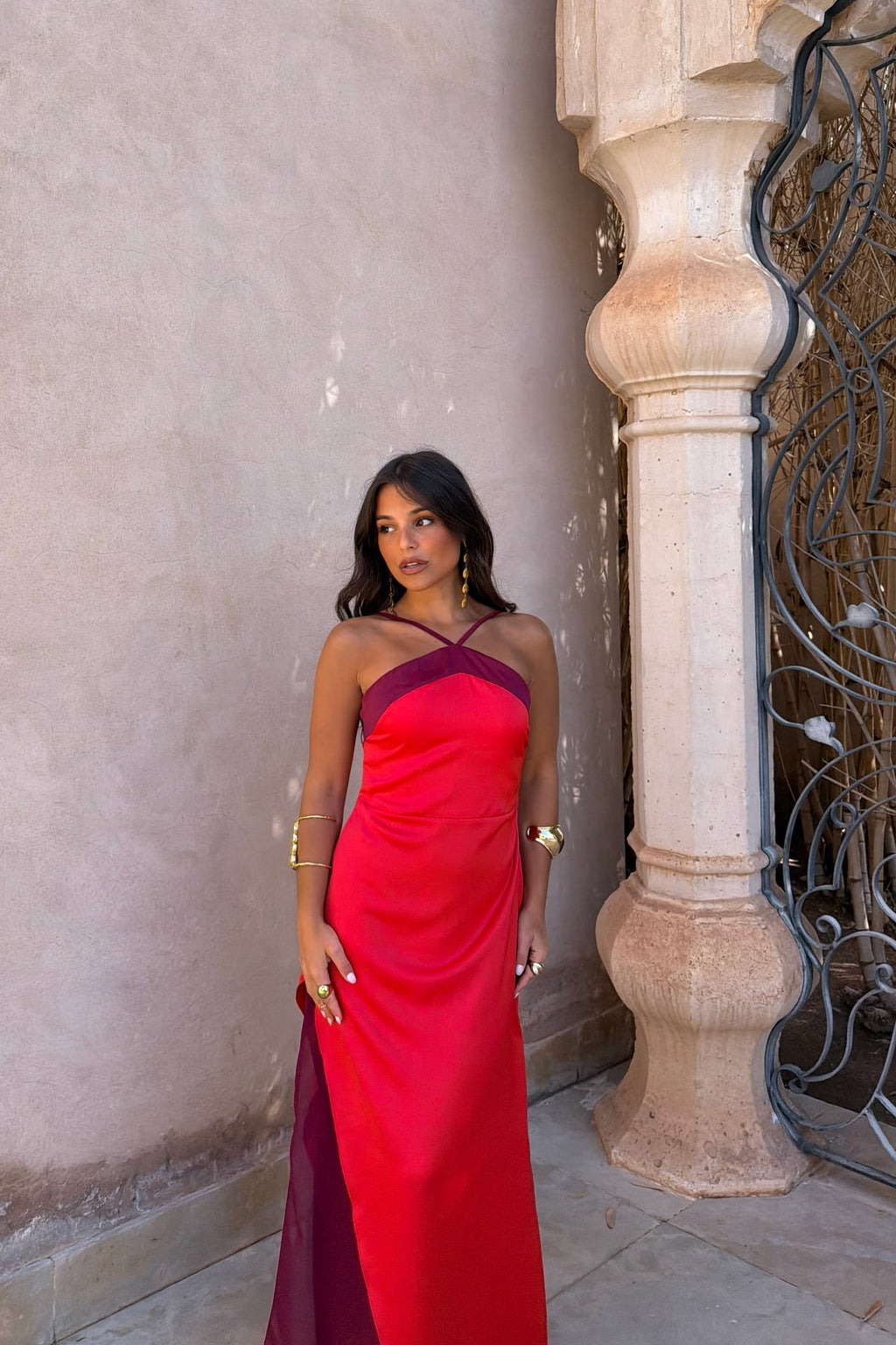 LOLA | Vestido Largo Bicolor Rojo y Burdeos con Halter Cruzado