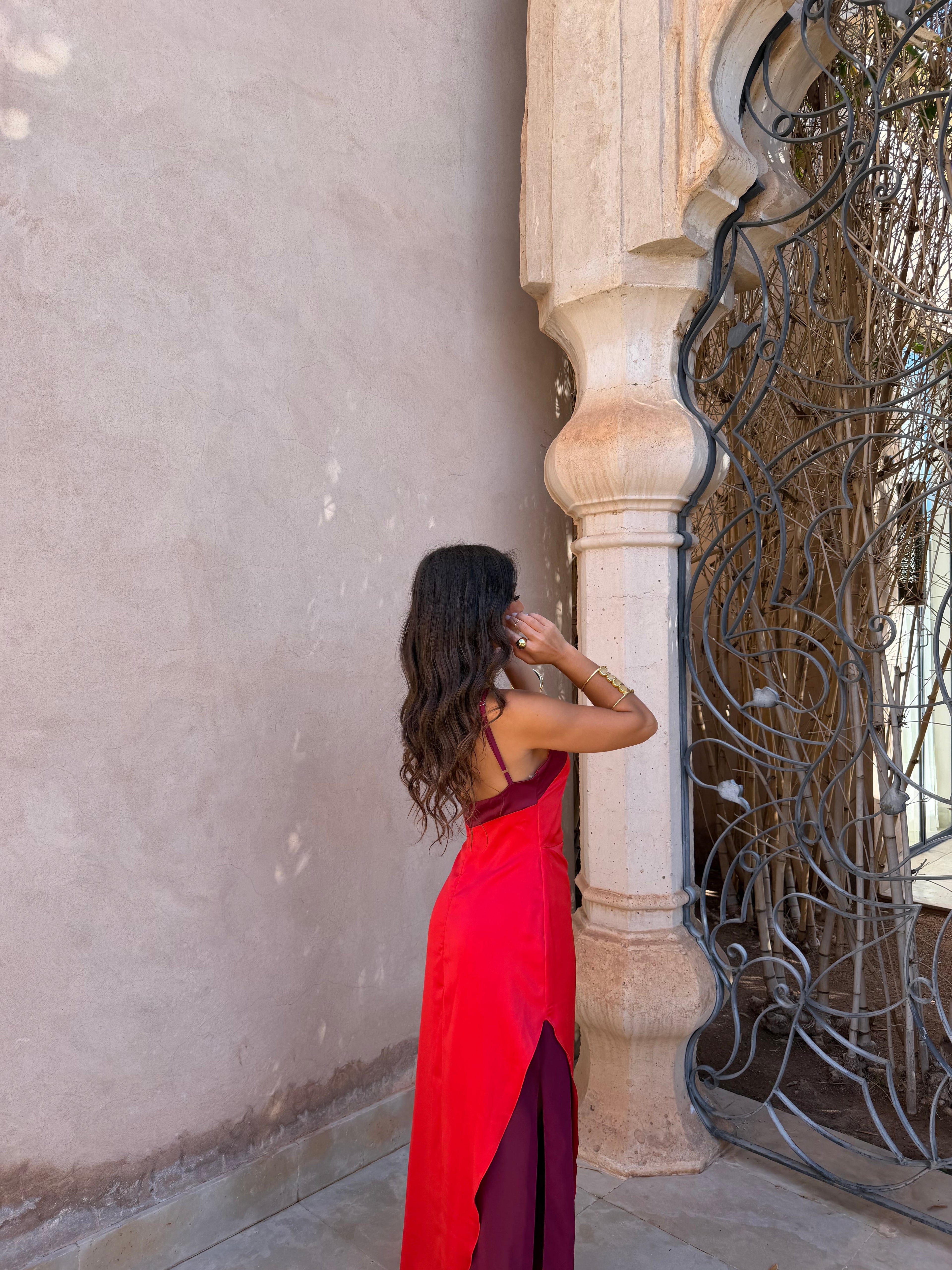 LOLA | Vestido Largo Bicolor Rojo y Burdeos con Halter Cruzado