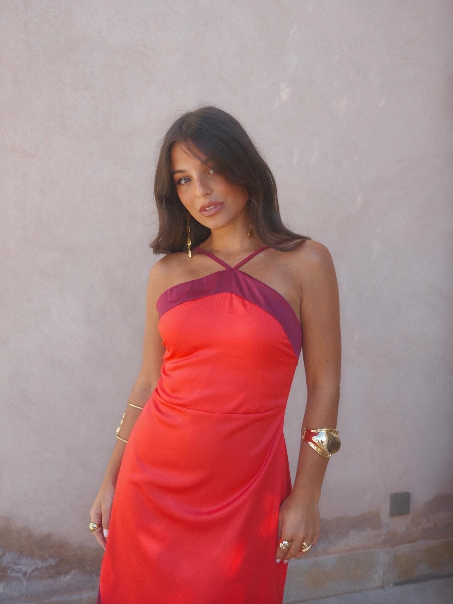 LOLA | Vestido Largo Bicolor Rojo y Burdeos con Halter Cruzado