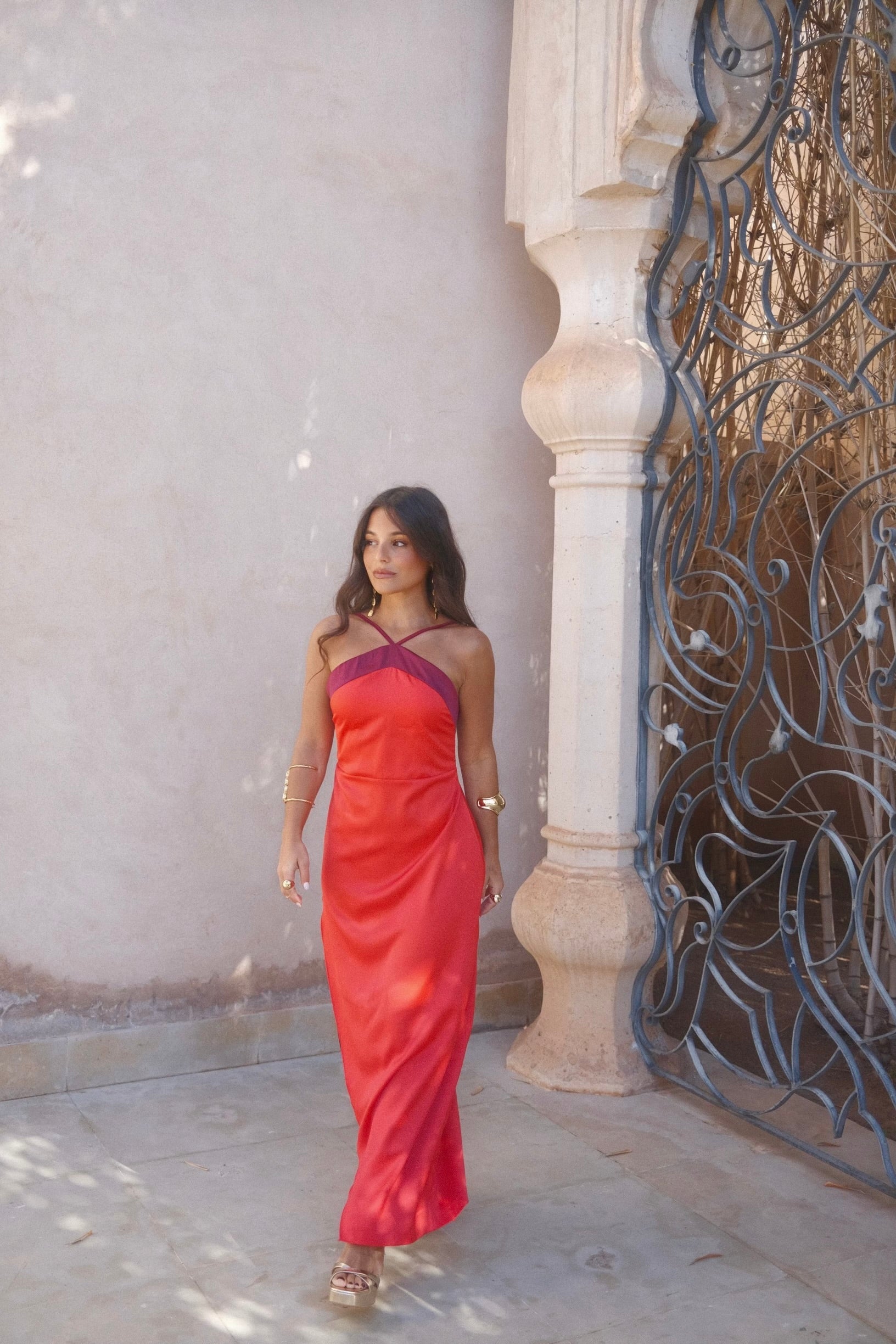 LOLA | Vestido Largo Bicolor Rojo y Burdeos con Halter Cruzado