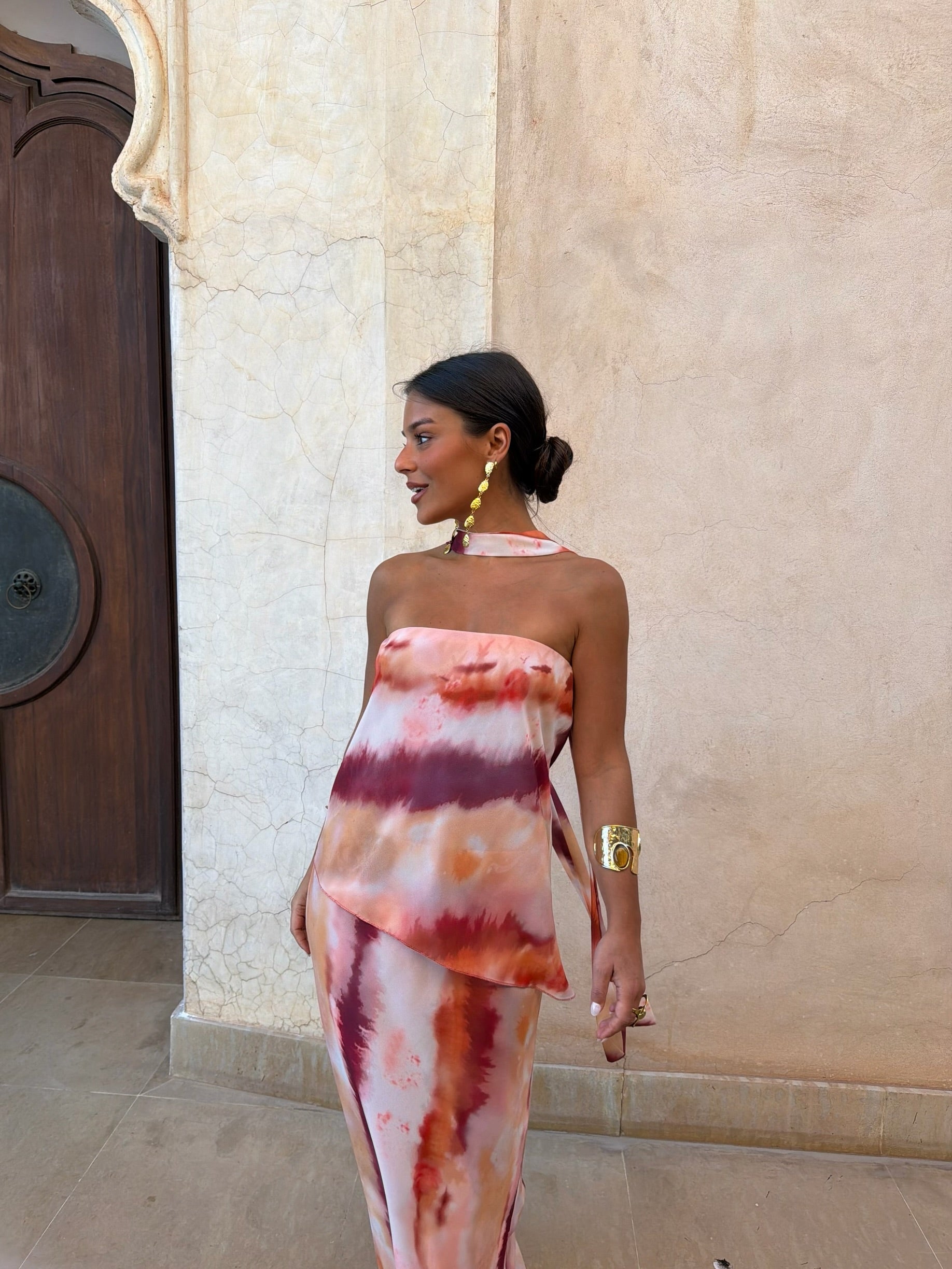 AURORA | Vestido Largo Tie-Dye Rosa con Choker y Abertura