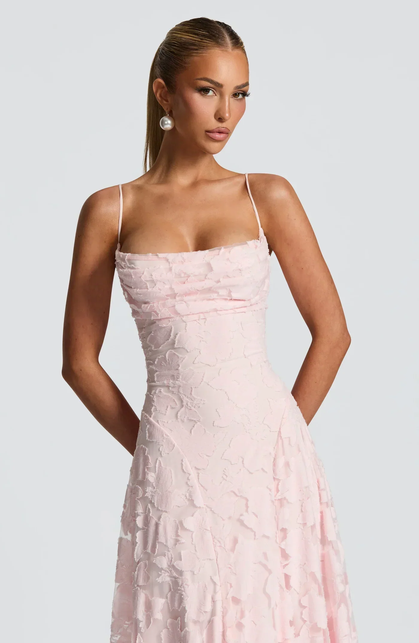 Vestido Maxi Encaje Floral Espalda Cordones